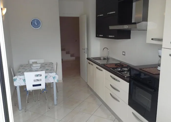 Apartment Mit Terrasse Und Tollem See- Und Bergblick By Interhome San Siro (Lombardy)